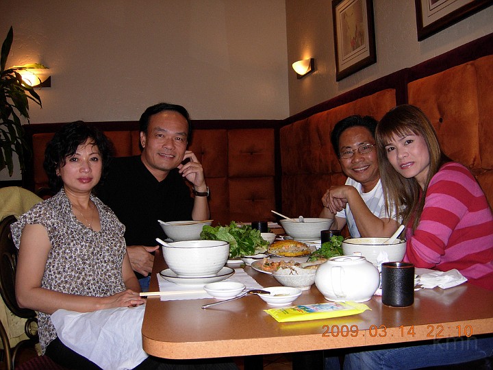 Vochong Mai Thanh va Vochong NguyenBe.jpg - Vợ chồng Mai Thanh và vợ chồng Nguyễn Văn Bé